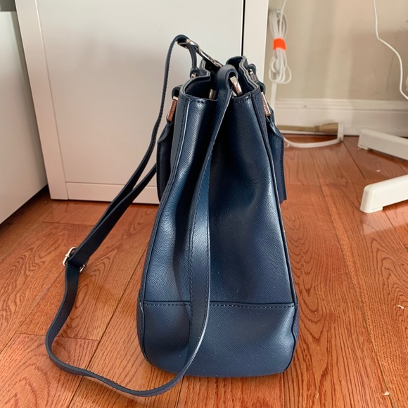 Tory Burch Robinson triangle tote - Picture 2 of 13